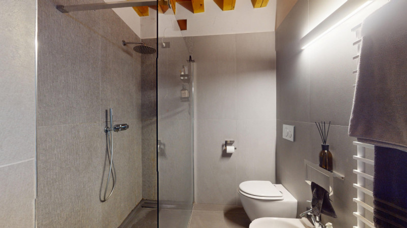 In zona San felice, a breve distanza da tutti i servizi essenziali quali farmacia, supermercati, ...