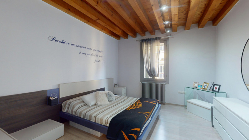 In zona San felice, a breve distanza da tutti i servizi essenziali quali farmacia, supermercati, ...