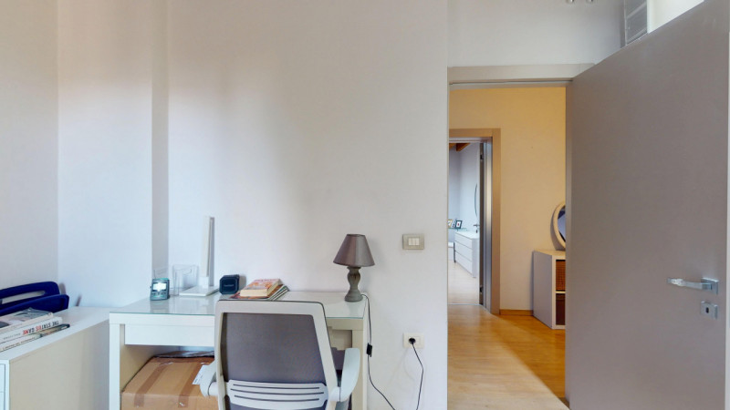 In zona San felice, a breve distanza da tutti i servizi essenziali quali farmacia, supermercati, ...