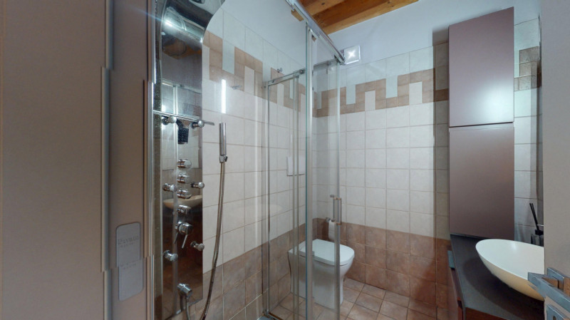 In zona San felice, a breve distanza da tutti i servizi essenziali quali farmacia, supermercati, ...