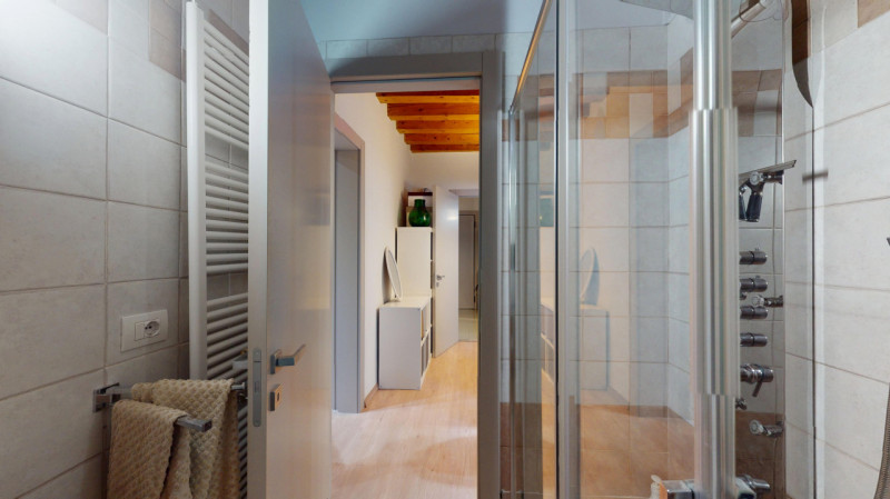 In zona San felice, a breve distanza da tutti i servizi essenziali quali farmacia, supermercati, ...