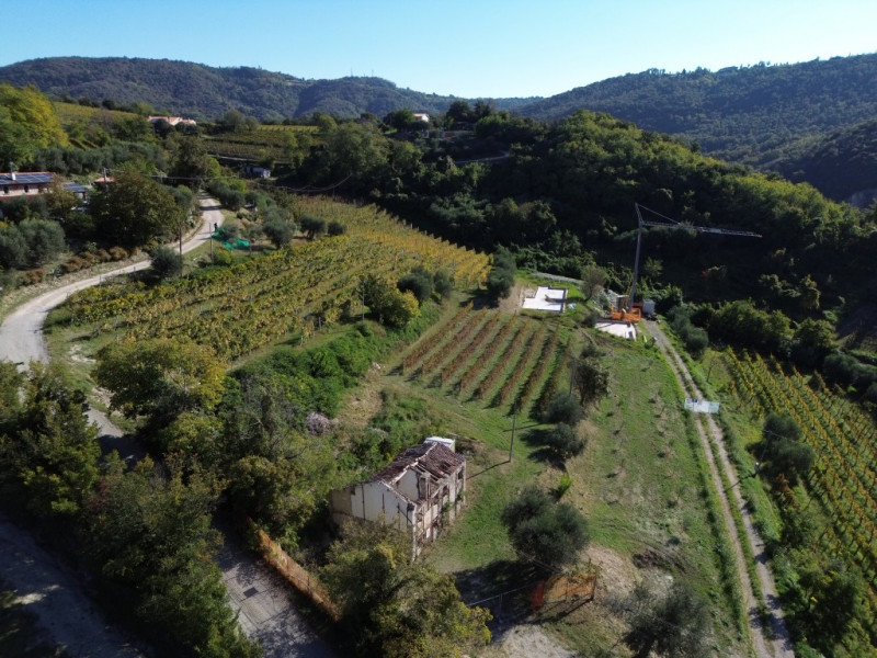 COMPOSIZIONE:
Bellissima soluzione dalle ottime potenzialità, completamente da ristrutturare, con...