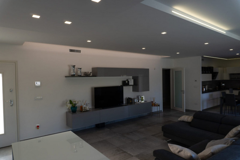 Albignasego, località Mandriola ,vendesi porzione di bifamiliare praticamente nuova, realizzata n...