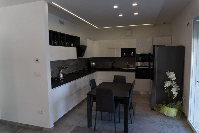 Albignasego, località Mandriola ,vendesi porzione di bifamiliare praticamente nuova, realizzata n...