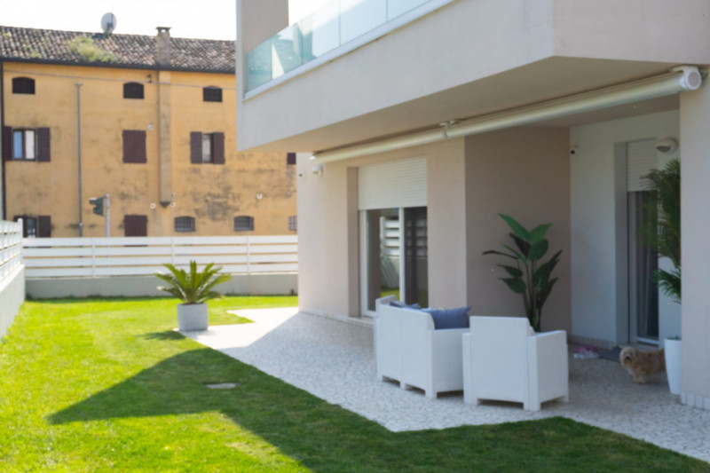 Albignasego, località Mandriola ,vendesi porzione di bifamiliare praticamente nuova, realizzata n...