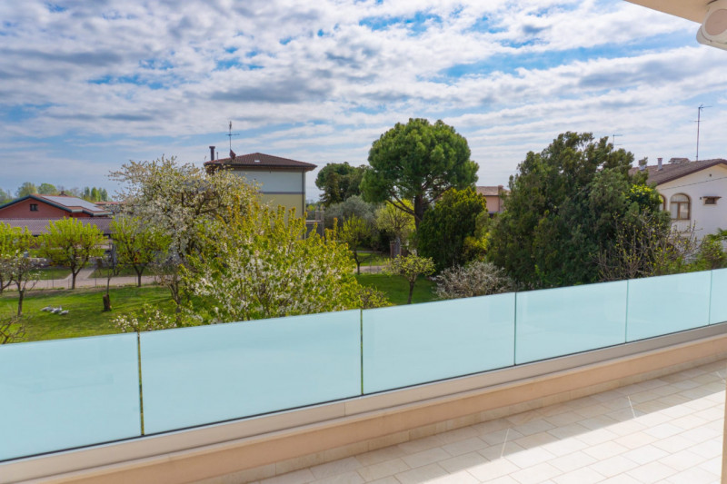 Albignasego, località Mandriola ,vendesi porzione di bifamiliare praticamente nuova, realizzata n...