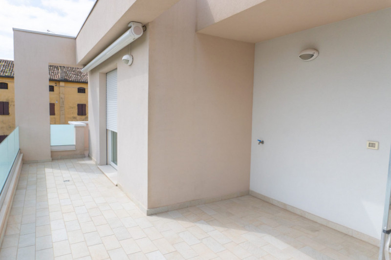 Albignasego, località Mandriola ,vendesi porzione di bifamiliare praticamente nuova, realizzata n...