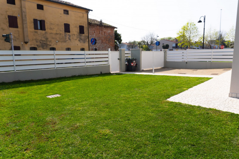 Albignasego, località Mandriola ,vendesi porzione di bifamiliare praticamente nuova, realizzata n...