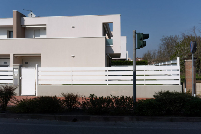 Albignasego, località Mandriola ,vendesi porzione di bifamiliare praticamente nuova, realizzata n...