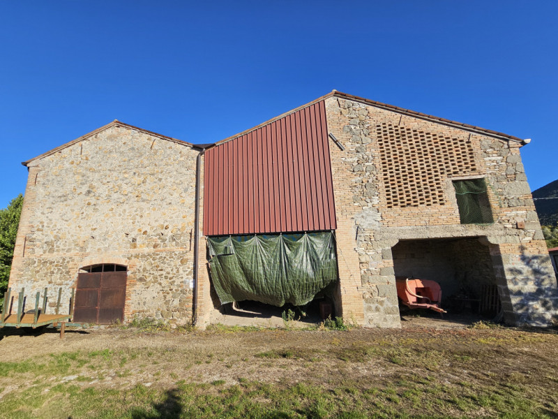 Proponiamo in vendita a Cinto Euganeo, terreno corrispondente a circa 3 campi padovani, suddiviso...