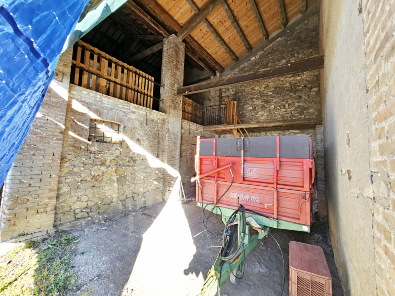 Proponiamo in vendita a Cinto Euganeo, terreno corrispondente a circa 3 campi padovani, suddiviso...