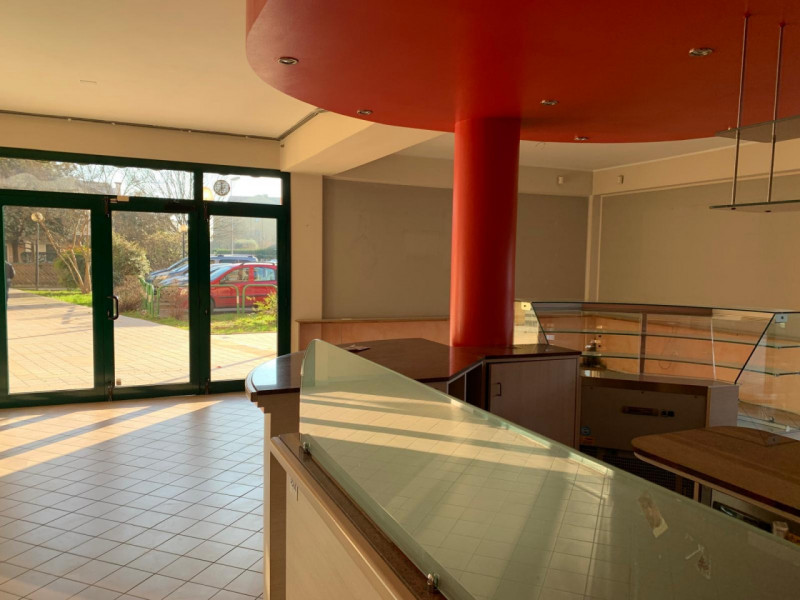 GUIZZA: Classe Energetica in fase di definizione.
Trattasi di negozio ubicato in quartiere preval...