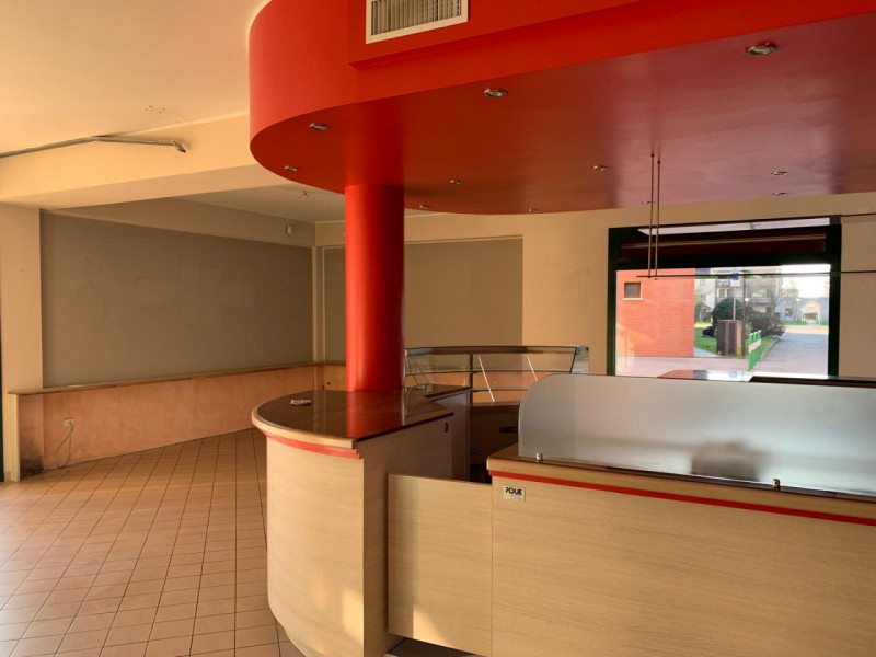 GUIZZA: Classe Energetica in fase di definizione.
Trattasi di negozio ubicato in quartiere preval...