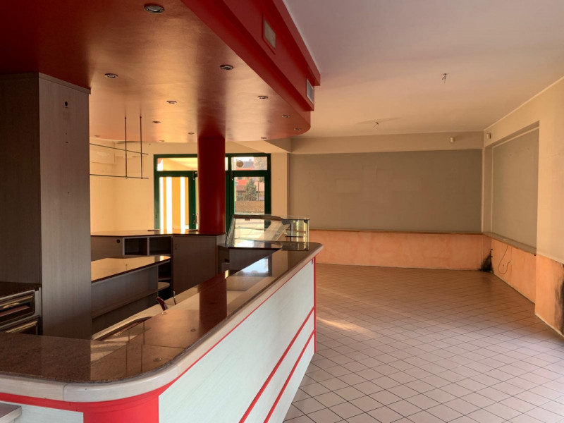 GUIZZA: Classe Energetica in fase di definizione.
Trattasi di negozio ubicato in quartiere preval...