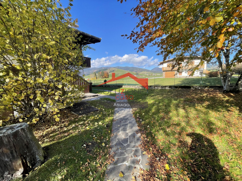 Appartamento su palazzina di 4 unità abitative con ampio giardino condominiale, zona tranquilliss...