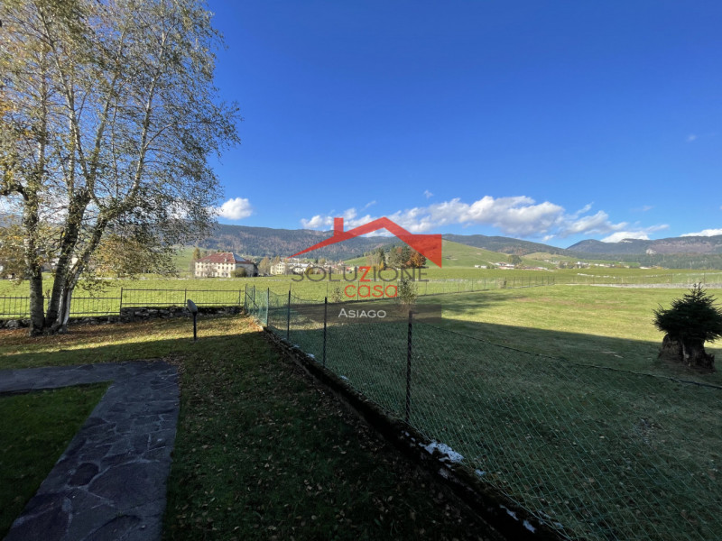 Appartamento su palazzina di 4 unità abitative con ampio giardino condominiale, zona tranquilliss...