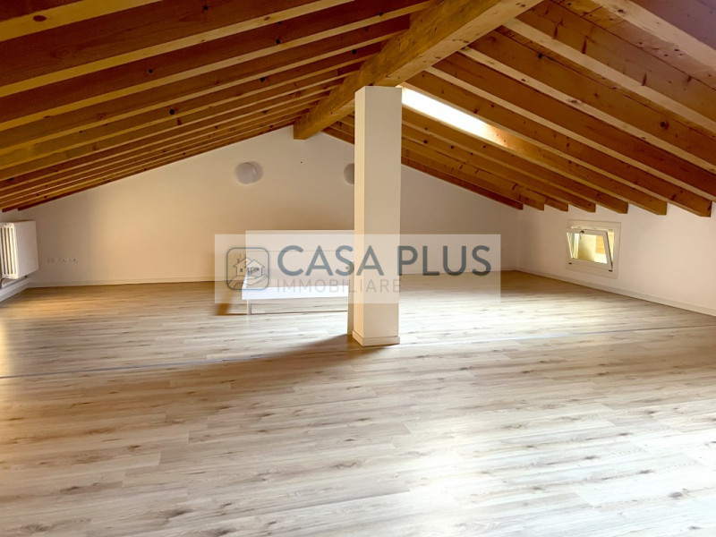 Proponiamo splendida soluzione di villetta a schiera centrale di nuova costruzione in tranquilla ...