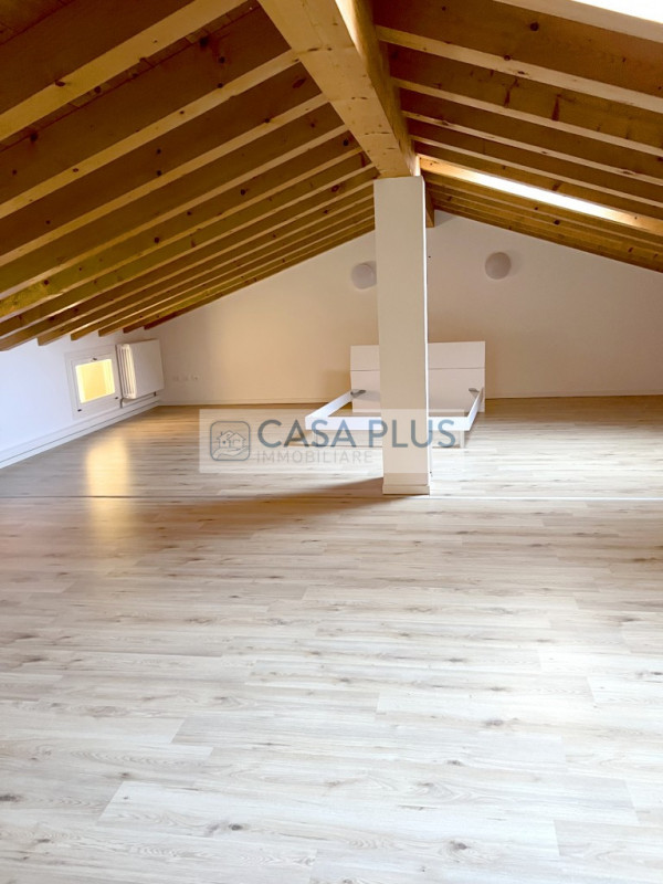 Proponiamo splendida soluzione di villetta a schiera centrale di nuova costruzione in tranquilla ...