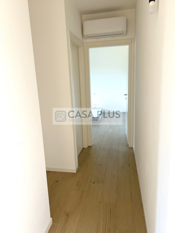 Proponiamo splendida soluzione di villetta a schiera centrale di nuova costruzione in tranquilla ...