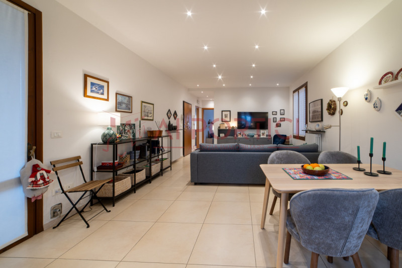 PIOVE DI SACCO Centro Storico - APPARTAMENTO ristrutturato in stile moderno situato al secondo pi...