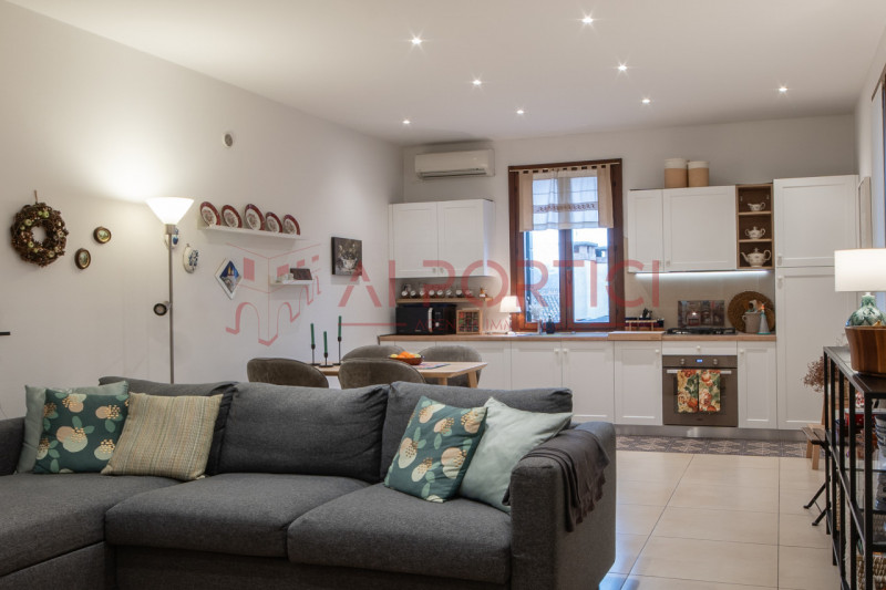 PIOVE DI SACCO Centro Storico - APPARTAMENTO ristrutturato in stile moderno situato al secondo pi...