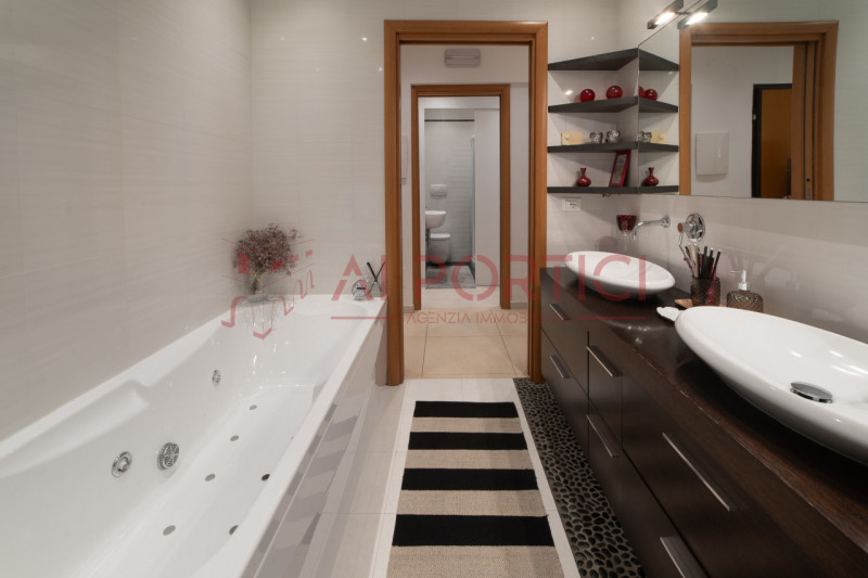 PIOVE DI SACCO Centro Storico - APPARTAMENTO ristrutturato in stile moderno situato al secondo pi...