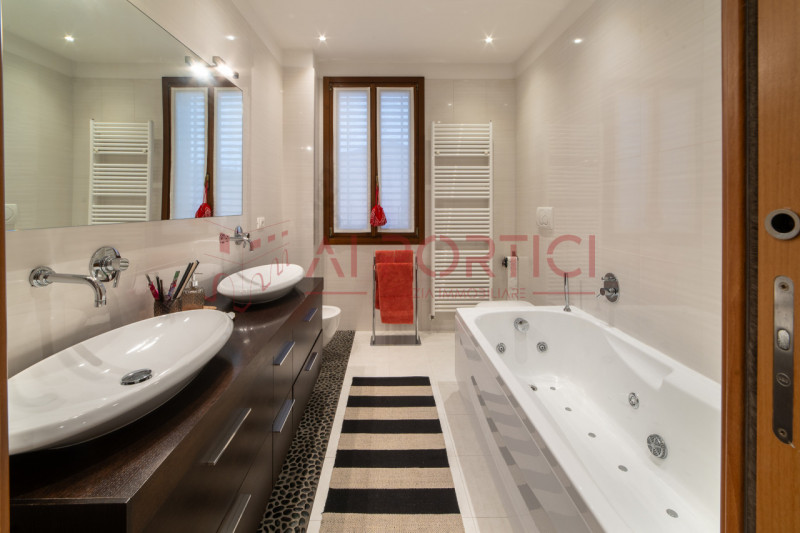 PIOVE DI SACCO Centro Storico - APPARTAMENTO ristrutturato in stile moderno situato al secondo pi...