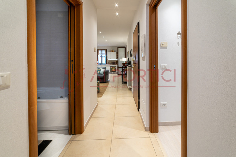 PIOVE DI SACCO Centro Storico - APPARTAMENTO ristrutturato in stile moderno situato al secondo pi...