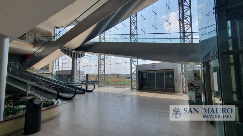 PORDENONE: In posizione strategica nel principale parco commerciale di Pordenone proponiamo in LO...