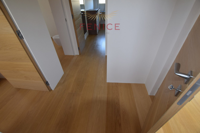 Immersa nella quiete della campagna di Caerano di San Marco, ma strategicamente vicina al centro ...