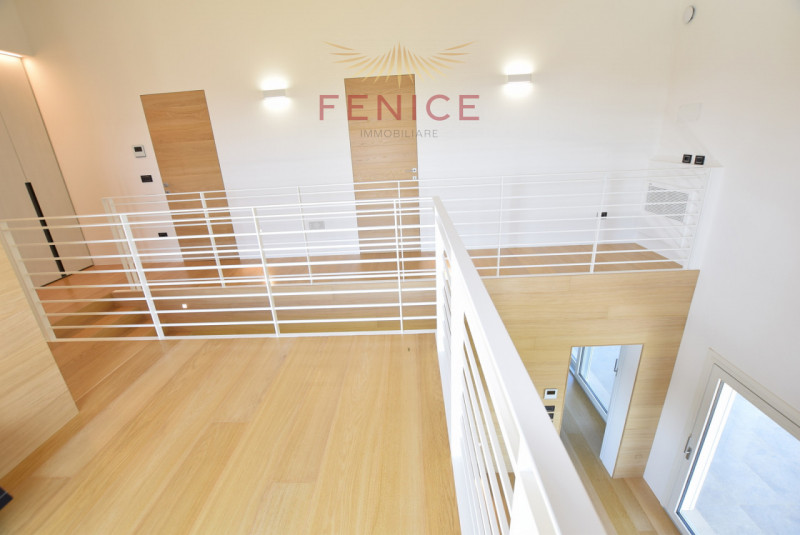 Immersa nella quiete della campagna di Caerano di San Marco, ma strategicamente vicina al centro ...