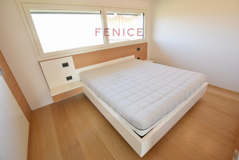 Immersa nella quiete della campagna di Caerano di San Marco, ma strategicamente vicina al centro ...