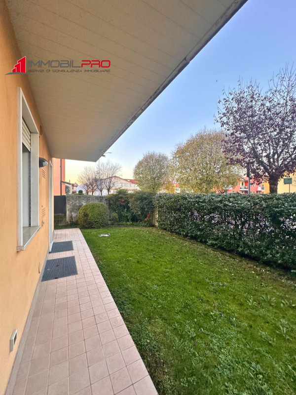 Bilocale con ampio giardino privato in zona residenziale tranquilla

In una delle aree più piacev...