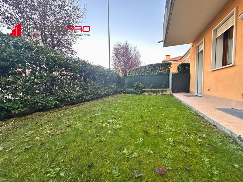 Bilocale con ampio giardino privato in zona residenziale tranquilla

In una delle aree più piacev...