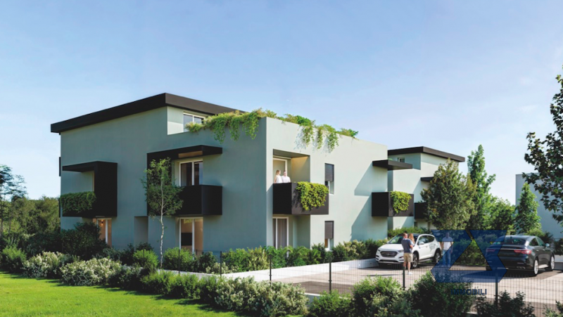 Proponiamo in vendita questo luminoso e spazioso quadrilocale distribuito su mq.90 in zona reside...