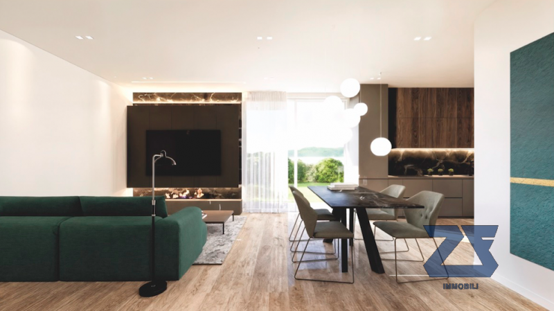 Proponiamo in vendita questo luminoso e spazioso quadrilocale distribuito su mq.90 in zona reside...