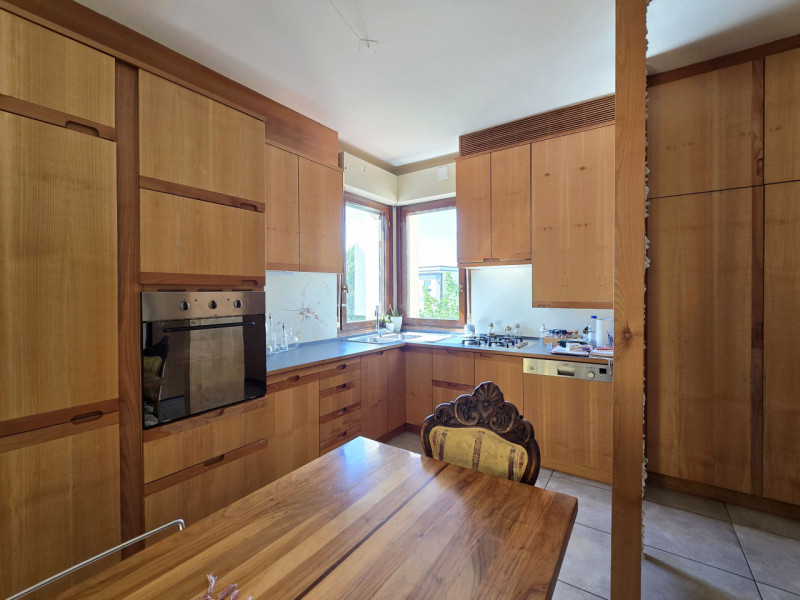 VILLORBA, frazione Carità in Piazza Aldo Moro, zona servitissima, vendesi appartamento di 101mq. ...