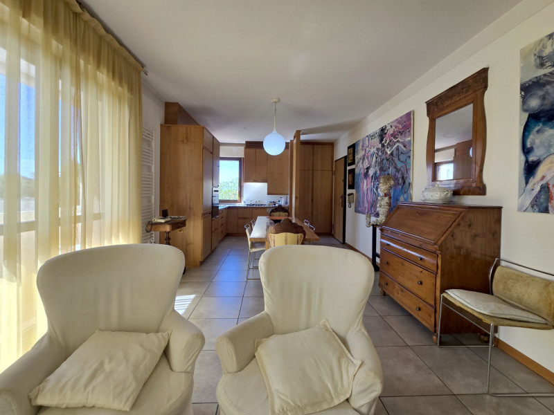 VILLORBA, frazione Carità in Piazza Aldo Moro, zona servitissima, vendesi appartamento di 101mq. ...