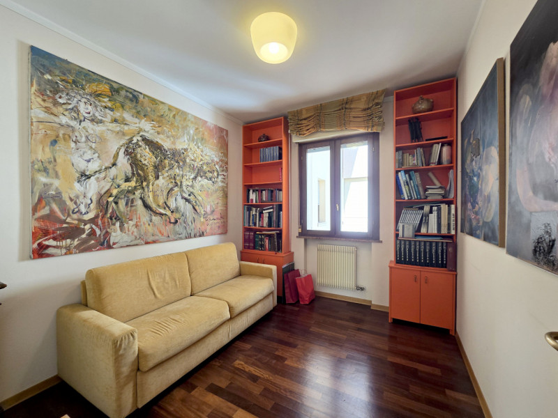 VILLORBA, frazione Carità in Piazza Aldo Moro, zona servitissima, vendesi appartamento di 101mq. ...