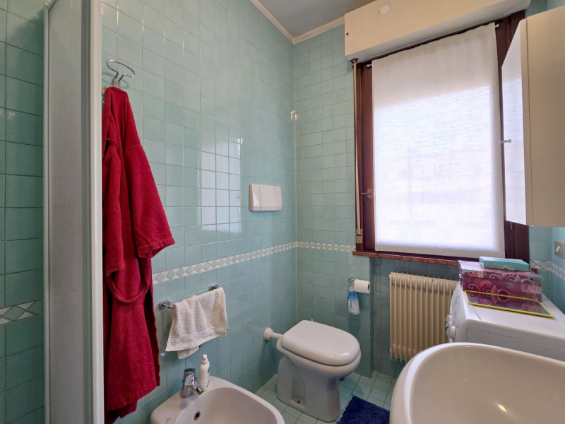 VILLORBA, frazione Carità in Piazza Aldo Moro, zona servitissima, vendesi appartamento di 101mq. ...