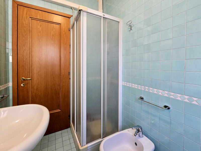 VILLORBA, frazione Carità in Piazza Aldo Moro, zona servitissima, vendesi appartamento di 101mq. ...