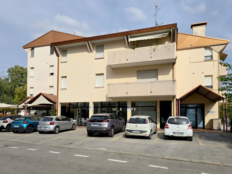 VILLORBA, frazione Carità in Piazza Aldo Moro, zona servitissima, vendesi appartamento di 101mq. ...