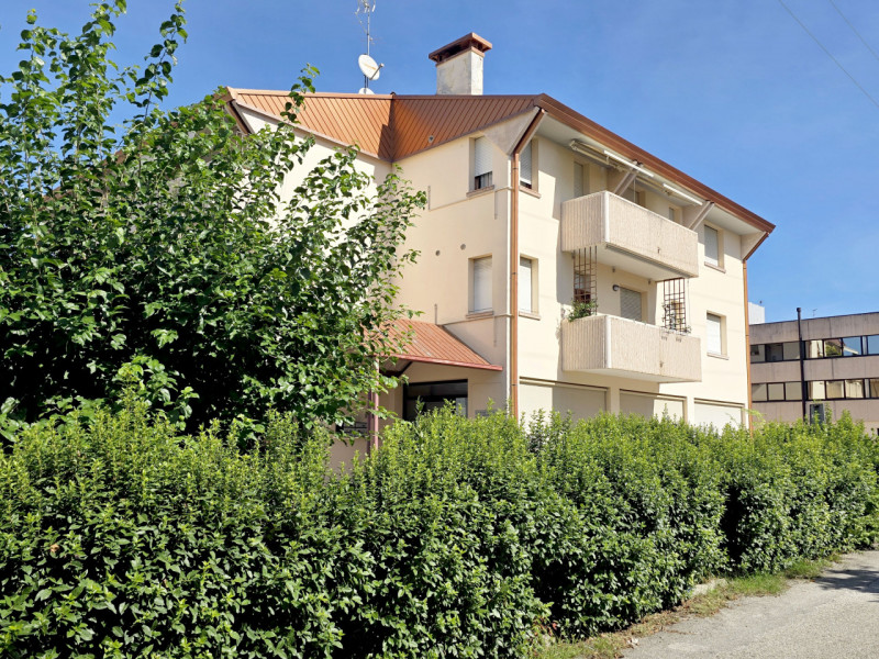 VILLORBA, frazione Carità in Piazza Aldo Moro, zona servitissima, vendesi appartamento di 101mq. ...