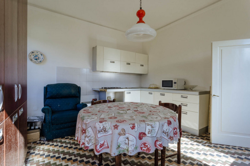 Nel centro di Agna, proponiamo in vendita una casa singola che conserva tutto il fascino della su...