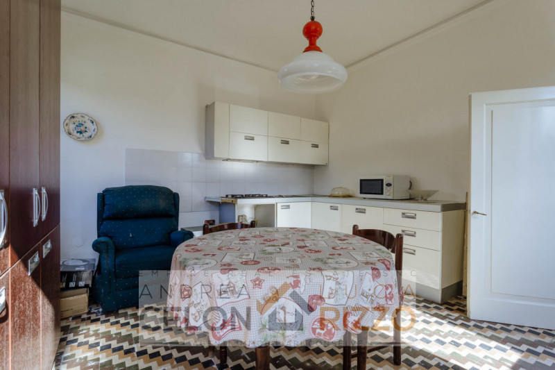 Nel centro di Agna, proponiamo in vendita una casa singola che conserva tutto il fascino della su...