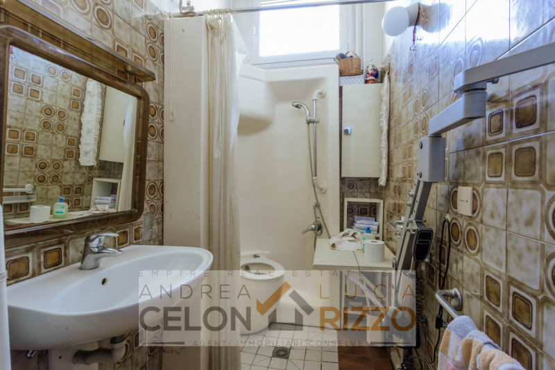 Nel centro di Agna, proponiamo in vendita una casa singola che conserva tutto il fascino della su...