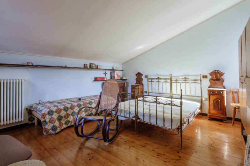 Nel centro di Agna, proponiamo in vendita una casa singola che conserva tutto il fascino della su...