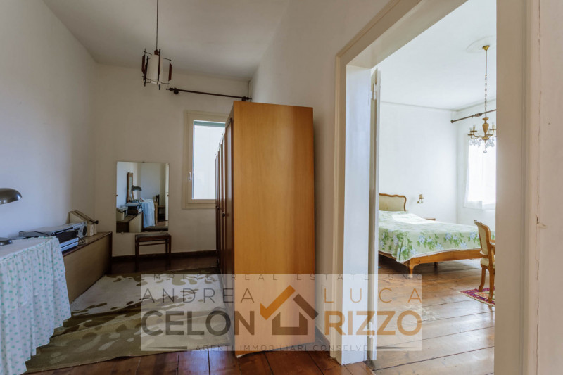 Nel centro di Agna, proponiamo in vendita una casa singola che conserva tutto il fascino della su...