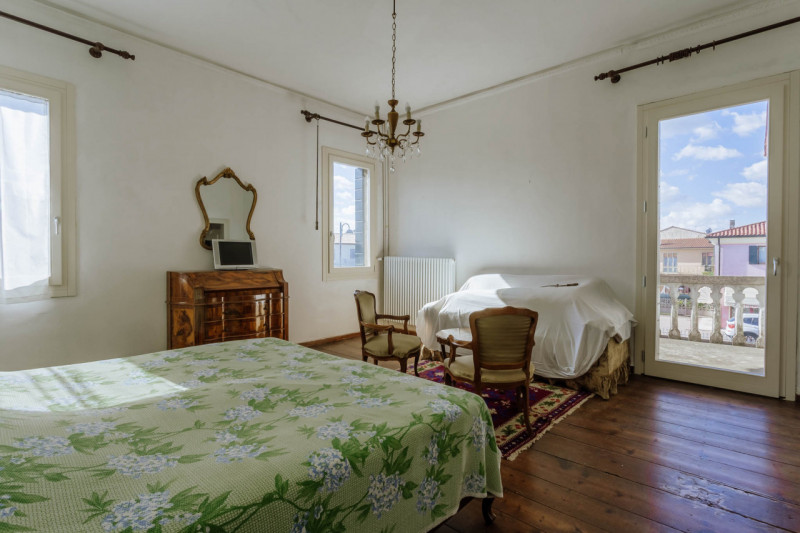 Nel centro di Agna, proponiamo in vendita una casa singola che conserva tutto il fascino della su...