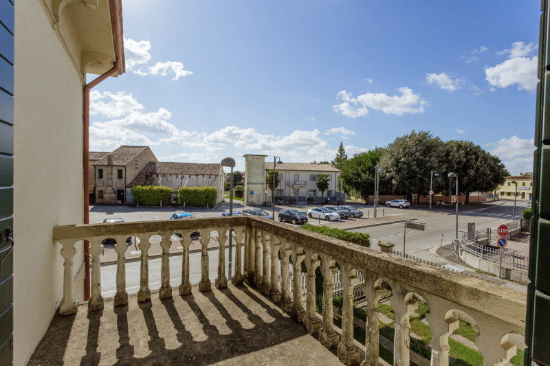Nel centro di Agna, proponiamo in vendita una casa singola che conserva tutto il fascino della su...